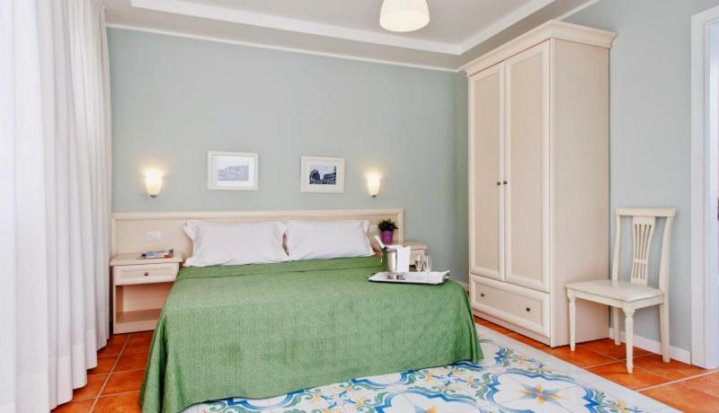Medea Beach Resort 4*